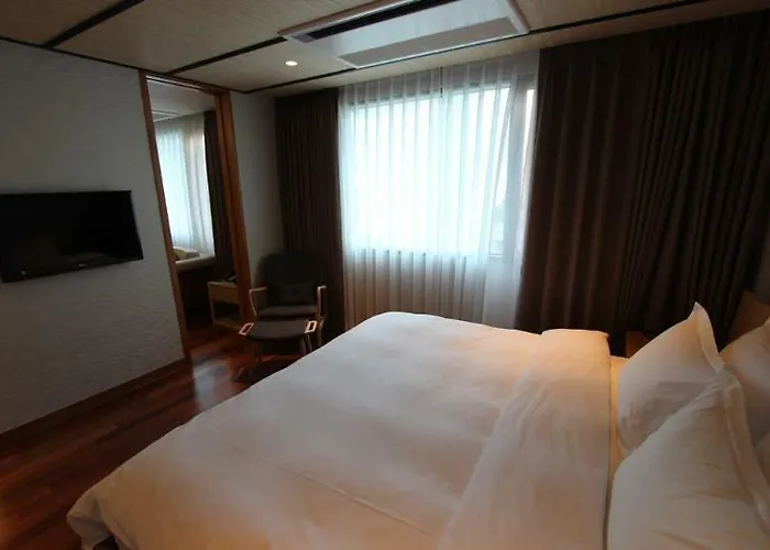 Klaven Myeongdong Hall Hotel
